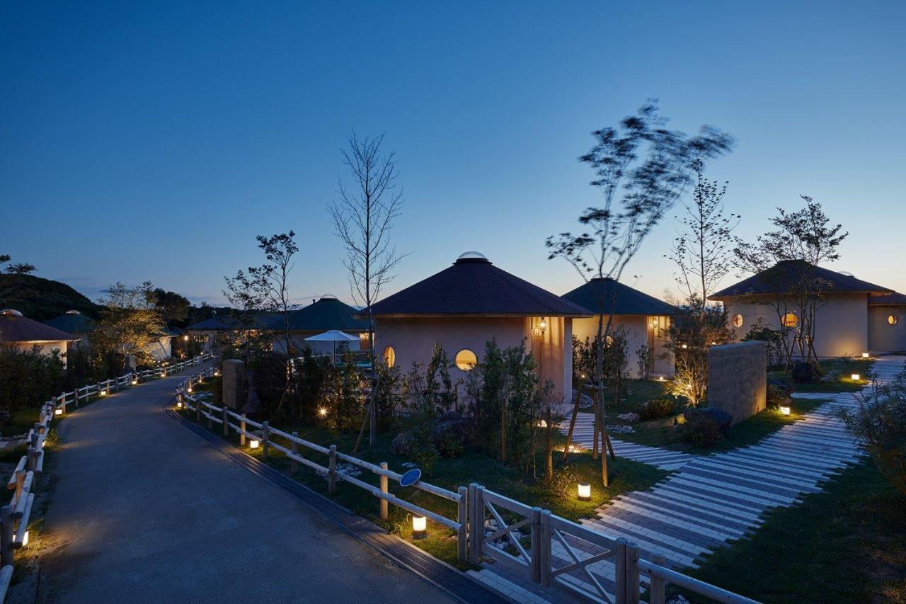 Hotel Grand Chariot Hokutoshichisei 135° à Awaji Extérieur photo